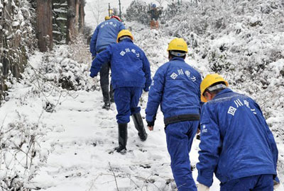 踏雪巡线保供电